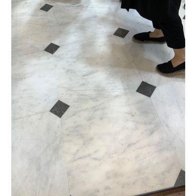 Avalon Marble Honed 61x61cm (Iris Black Insert)